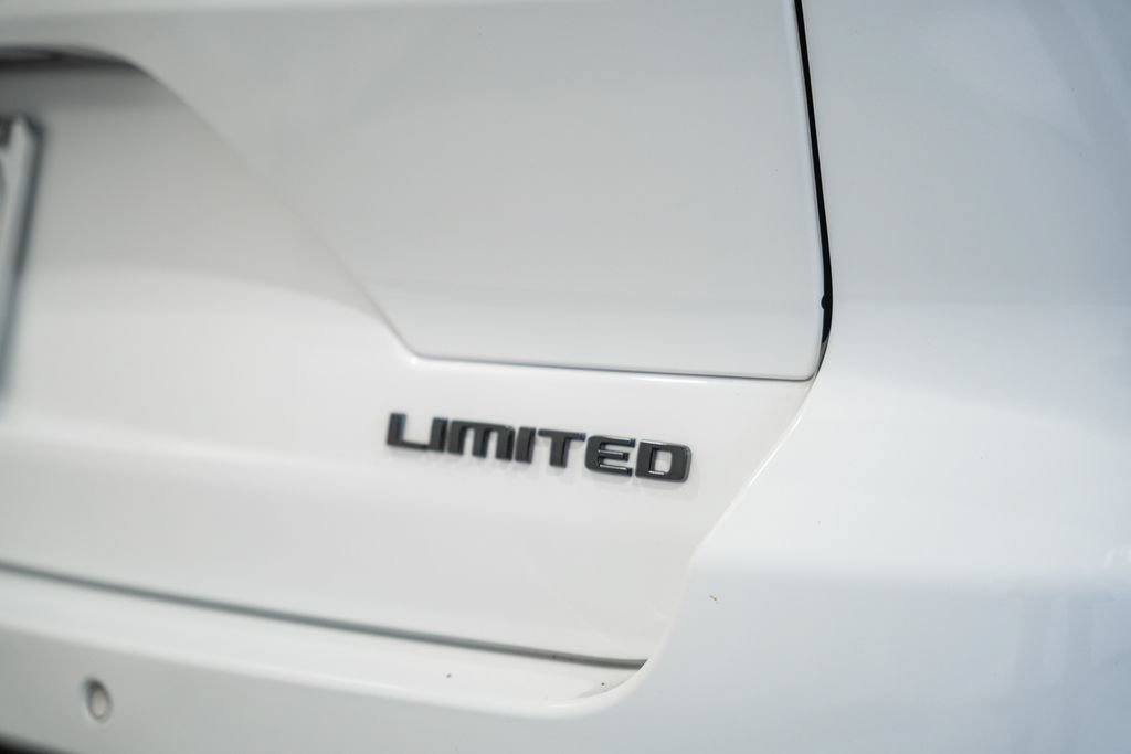 Certified 2023 Jeep Grand Cherokee Limited w/ Black Appearance Package AWD/4WD image 8