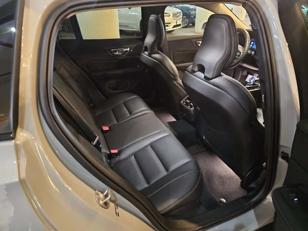 Certified 2025 Volvo V60 B5 Cross Country Ultra image 9