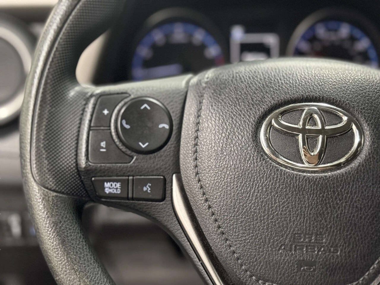 Used 2018 Toyota RAV4 LE w/ All Weather Liner Package AWD/4WD image 26