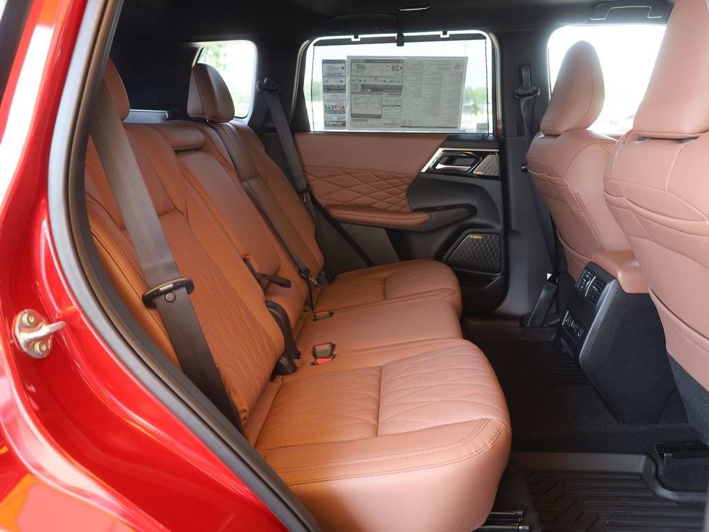 New 2025 Mitsubishi Outlander SEL image 18