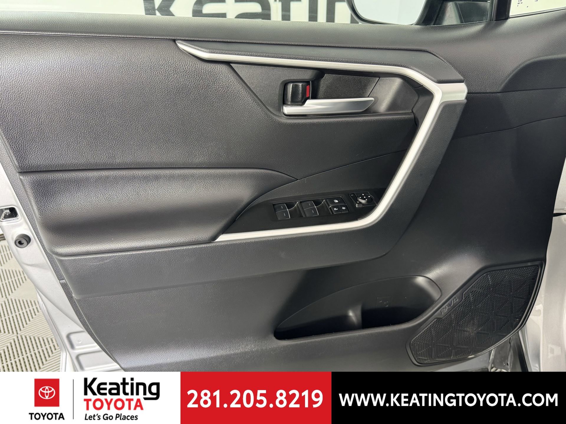 Used 2025 Toyota RAV4 XLE image 11