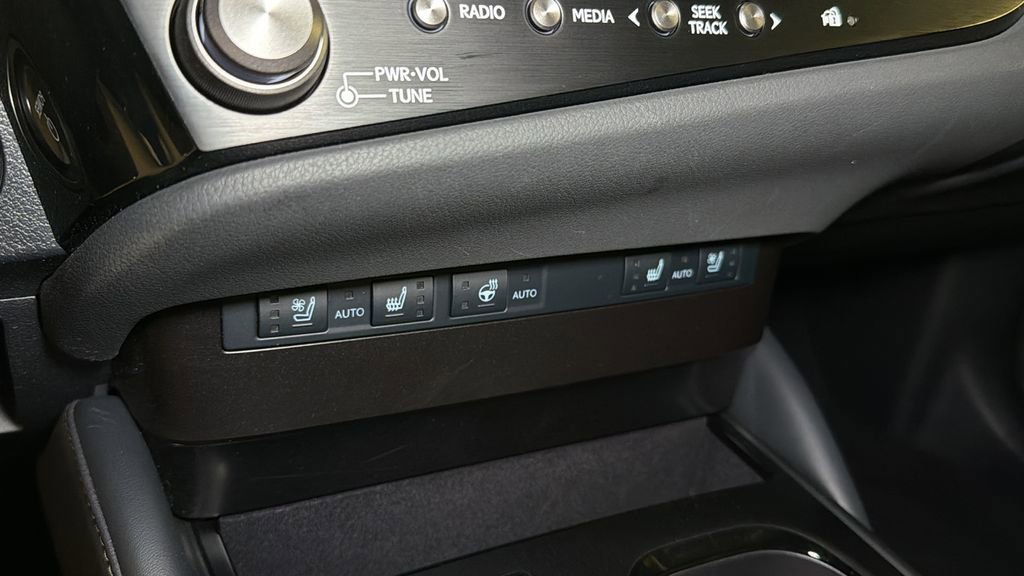 Used 2025 Lexus ES 300h w/ Premium Package image 29
