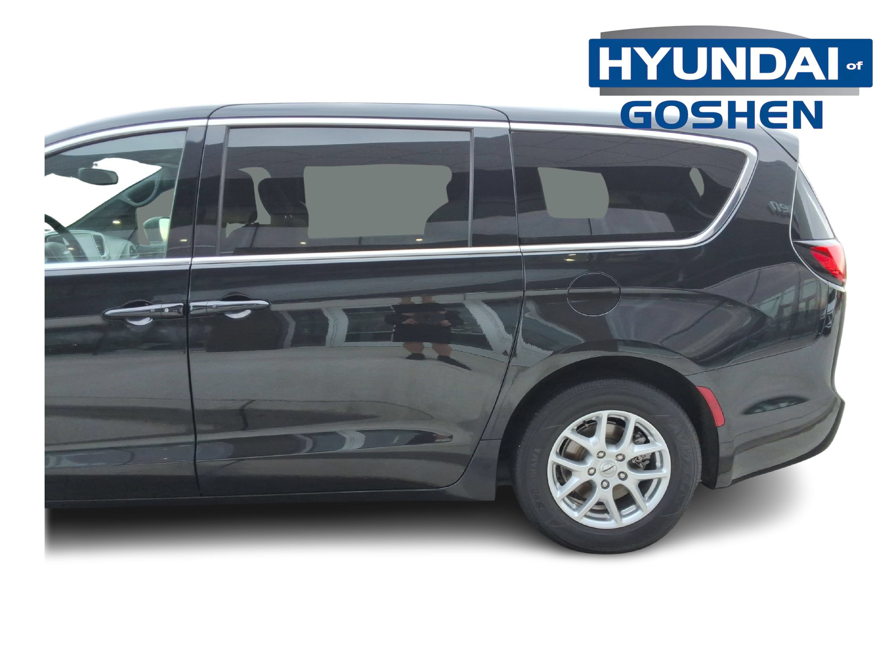 Used 2023 Chrysler Pacifica Touring FWD image 6