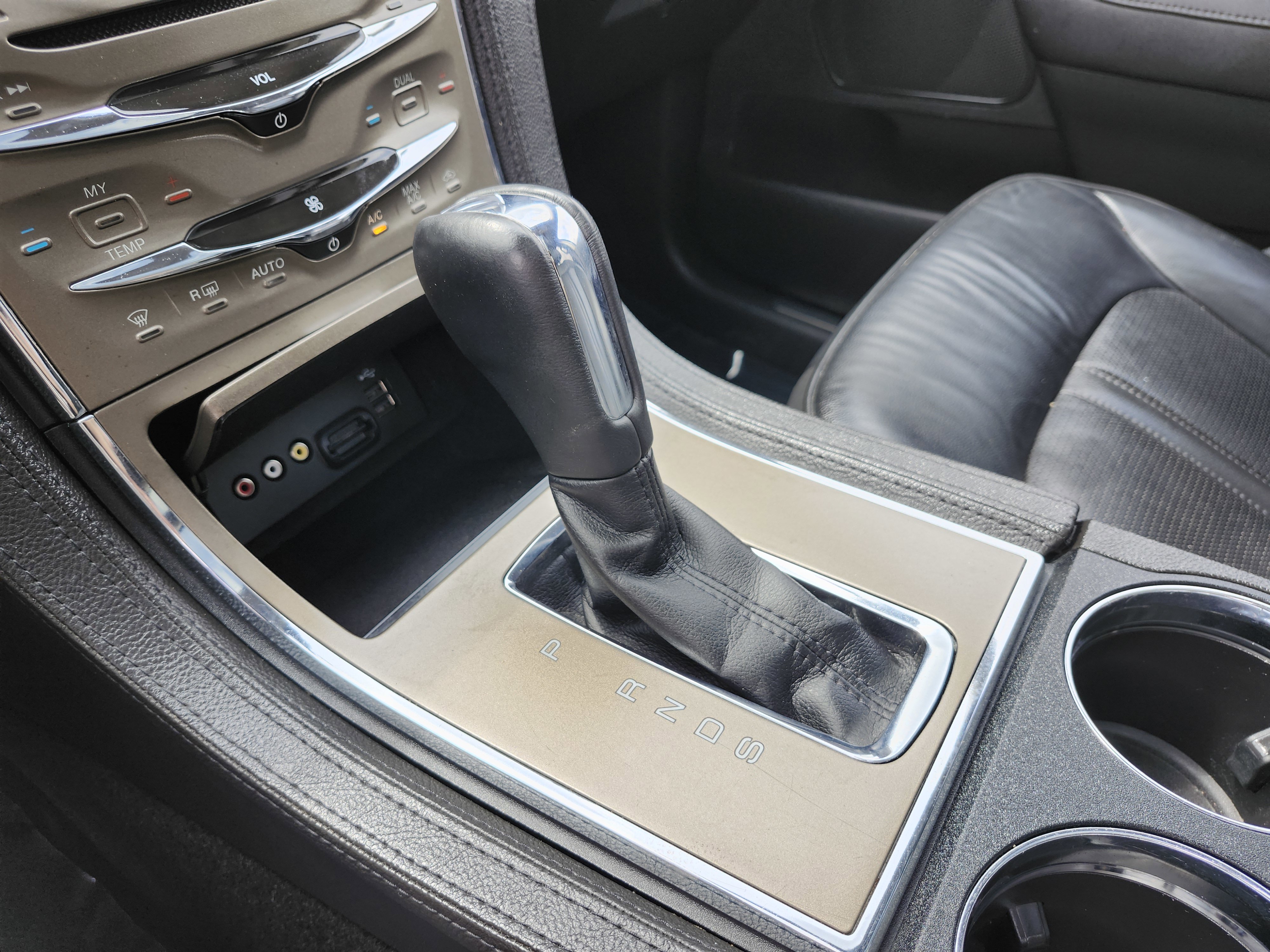 Used 2014 Lincoln MKX AWD w/ Equipment Group 101A image 37