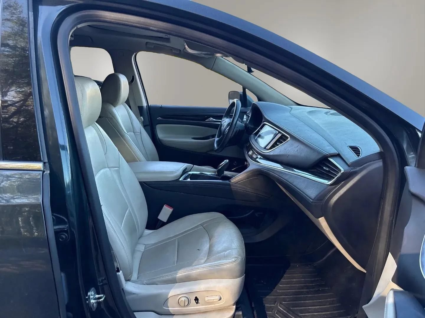 Used 2019 Buick Enclave Essence FWD image 14