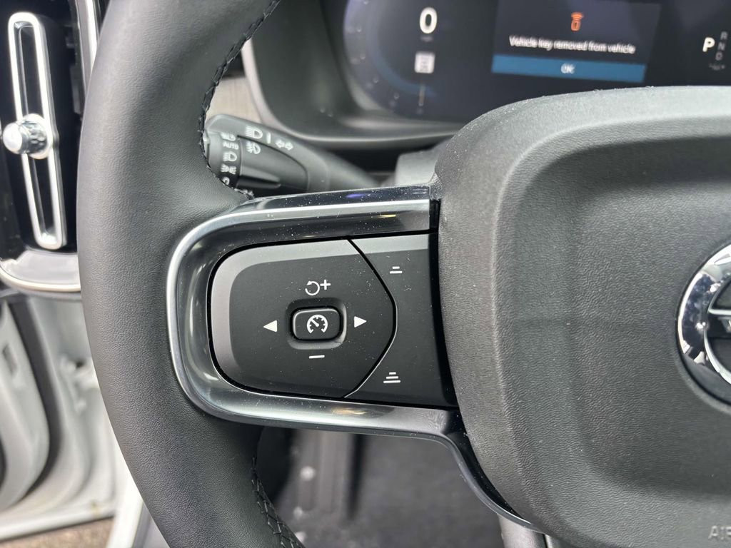 Used 2025 Volvo XC40 B5 Plus w/ Protection Package Premier image 17