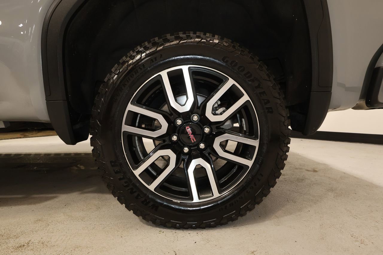 Used 2024 GMC Sierra 1500 AT4 w/ Technology Package AWD/4WD image 36