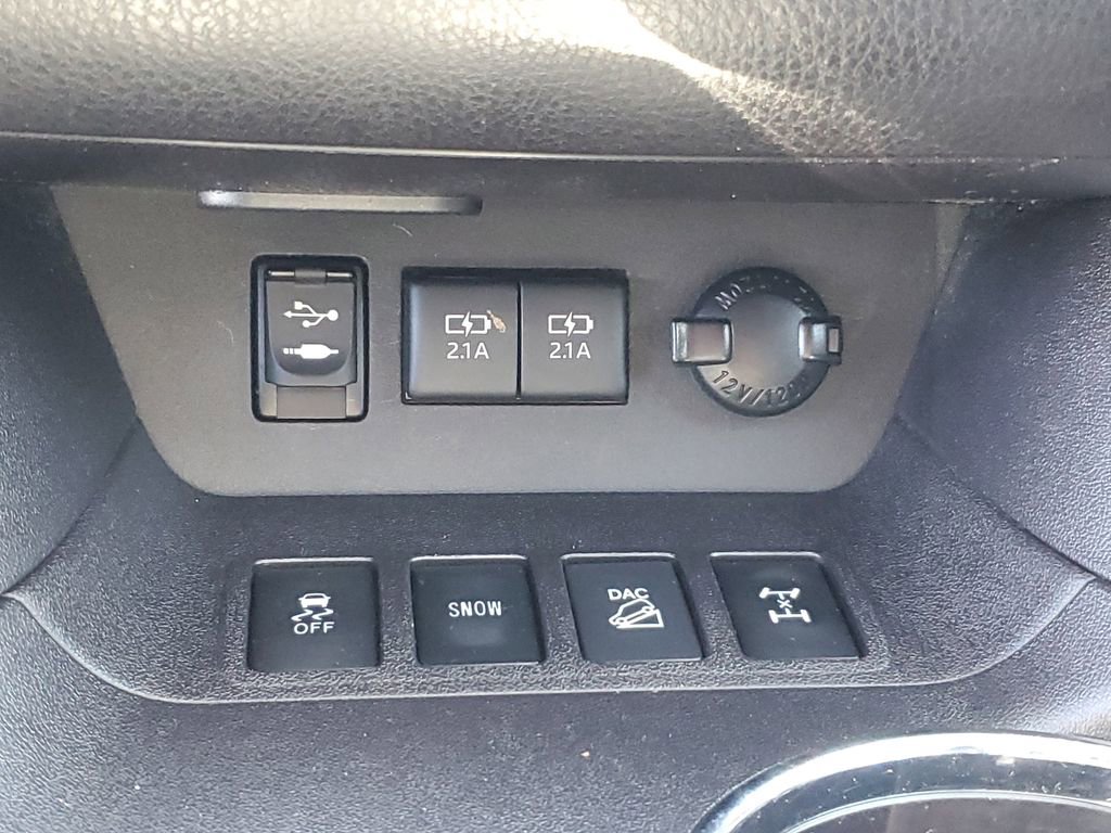 Used 2017 Toyota Highlander XLE AWD/4WD image 22