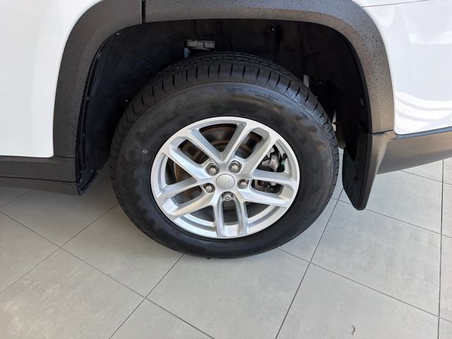 Used 2021 Jeep Grand Cherokee L Laredo w/ Luxury Tech Group I RWD image 30