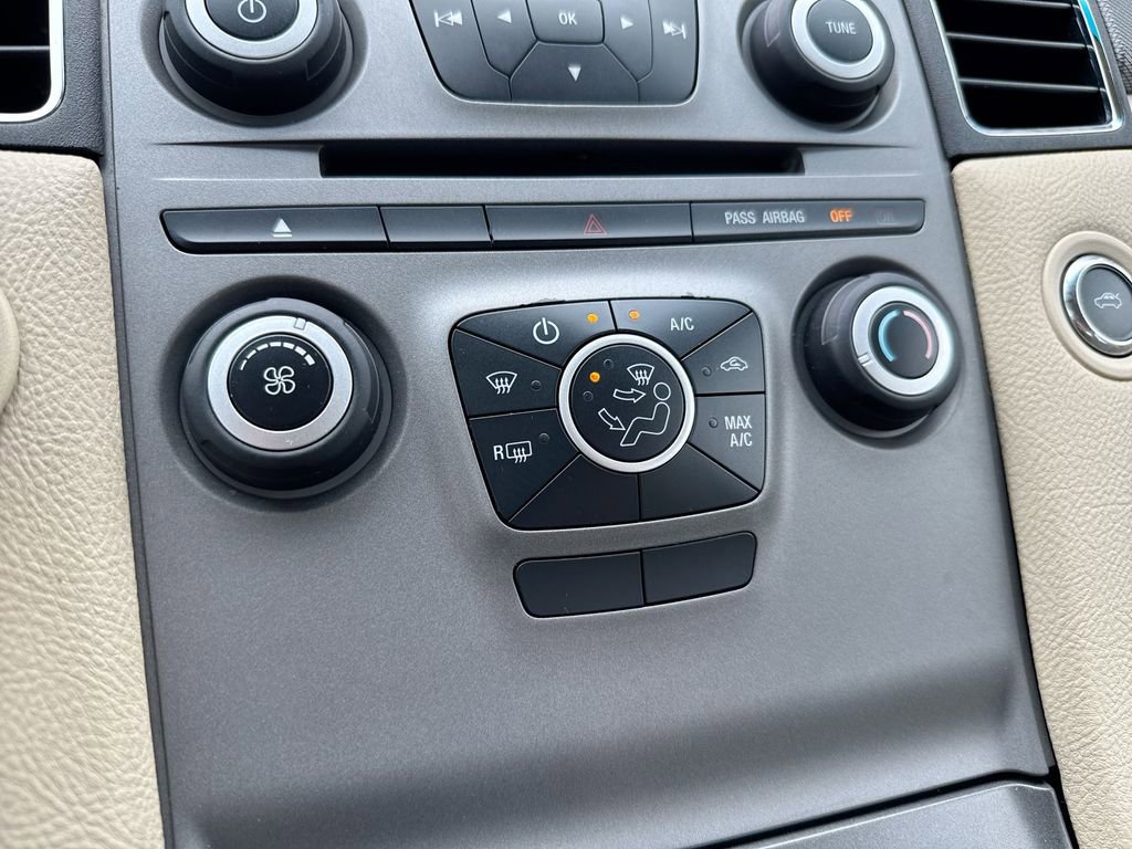 Used 2016 Ford Taurus SE FWD image 16