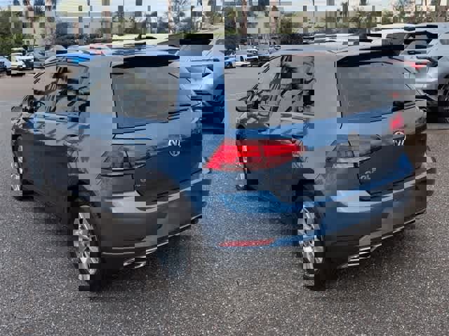 Used 2021 Volkswagen Golf 4-Door image 6