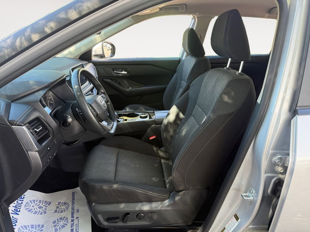 Used 2025 Nissan Rogue SV AWD/4WD image 9
