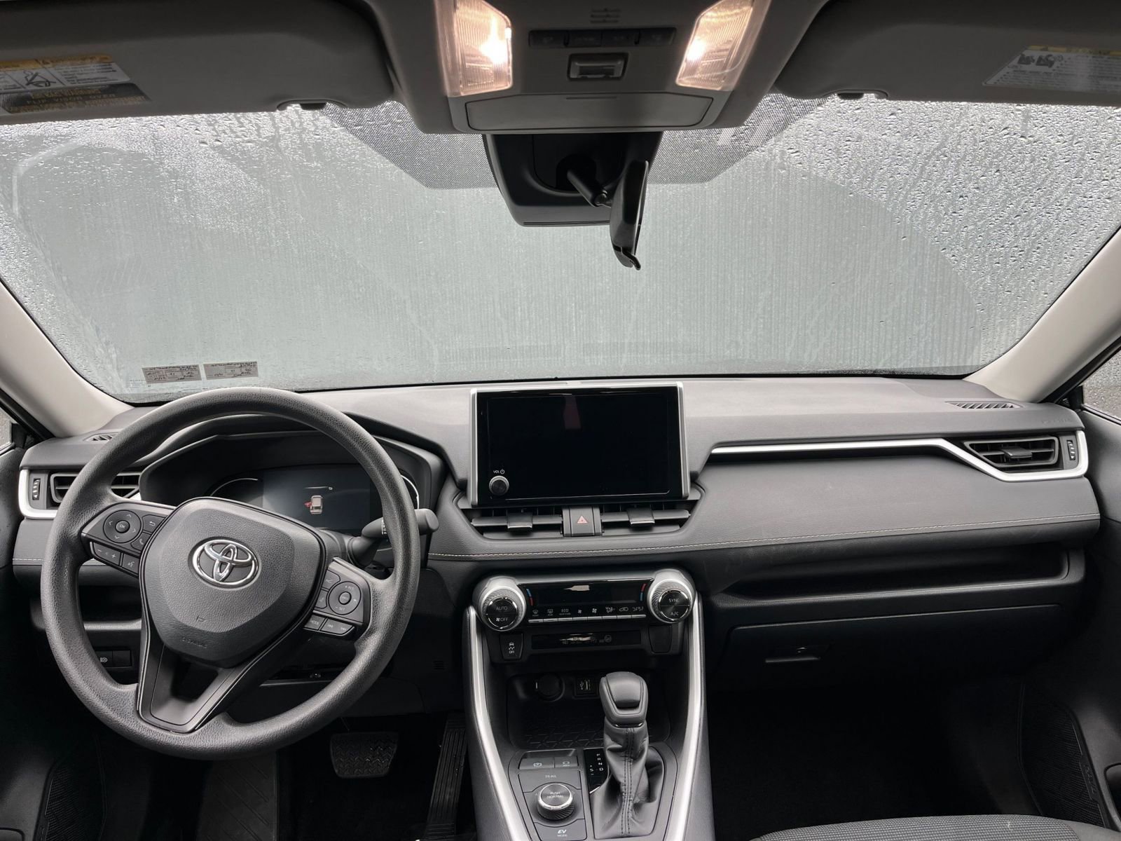 Used 2025 Toyota RAV4 LE image 32