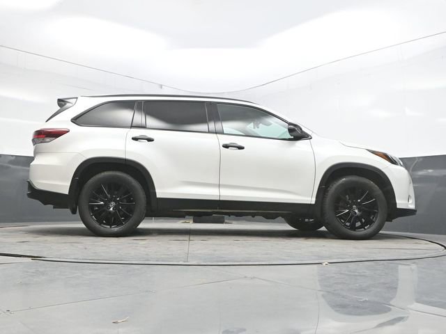 Used 2019 Toyota Highlander SE w/ Nightshade Edition AWD/4WD image 47