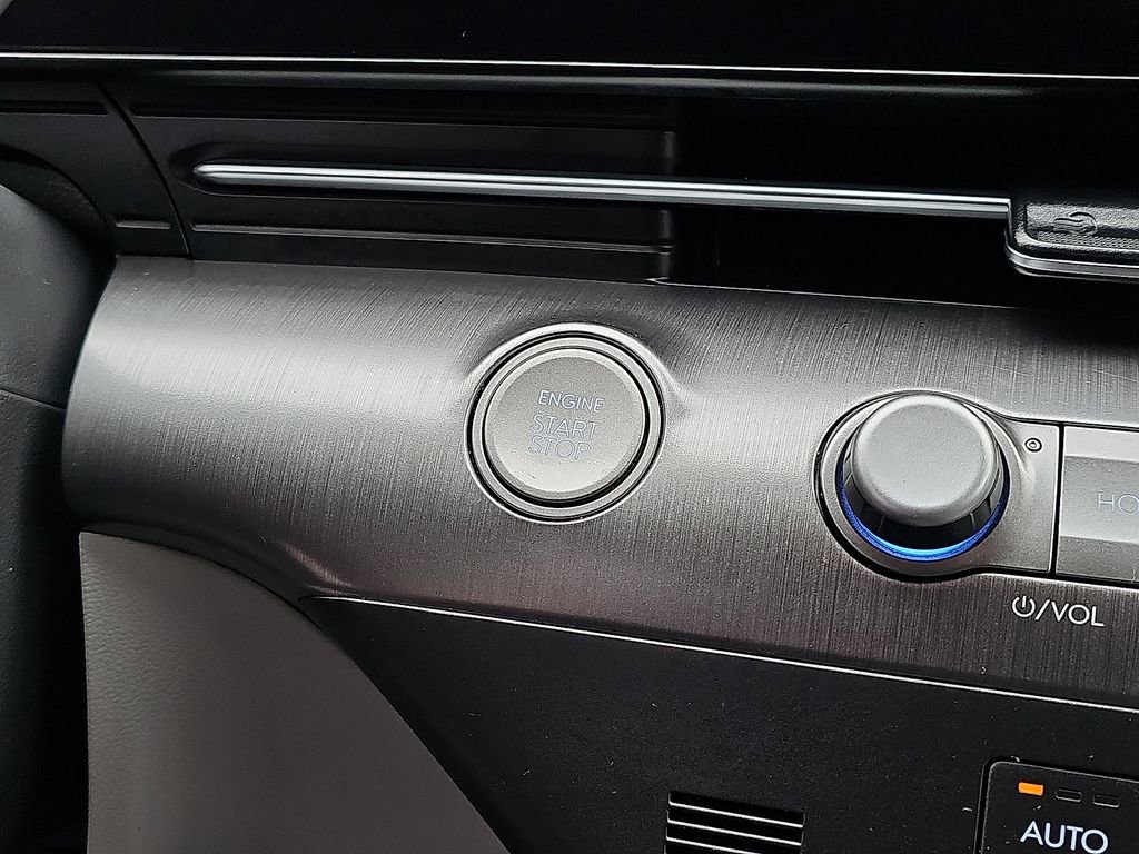 Used 2025 Hyundai Kona SEL image 25