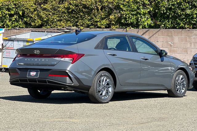 New 2026 Hyundai Elantra Hybrid FWD image 6