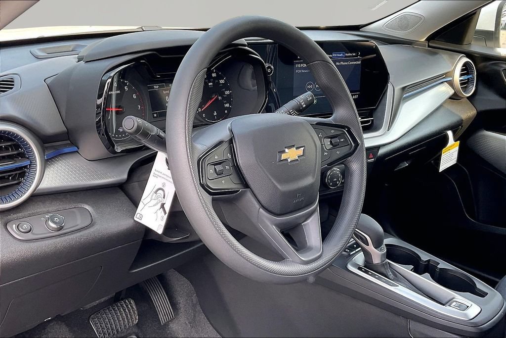 Used 2026 Chevrolet Trax LS w/ LS Convenience Package FWD image 18