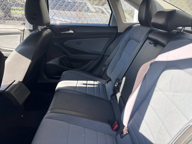 Certified 2025 Volkswagen Jetta SE FWD image 8