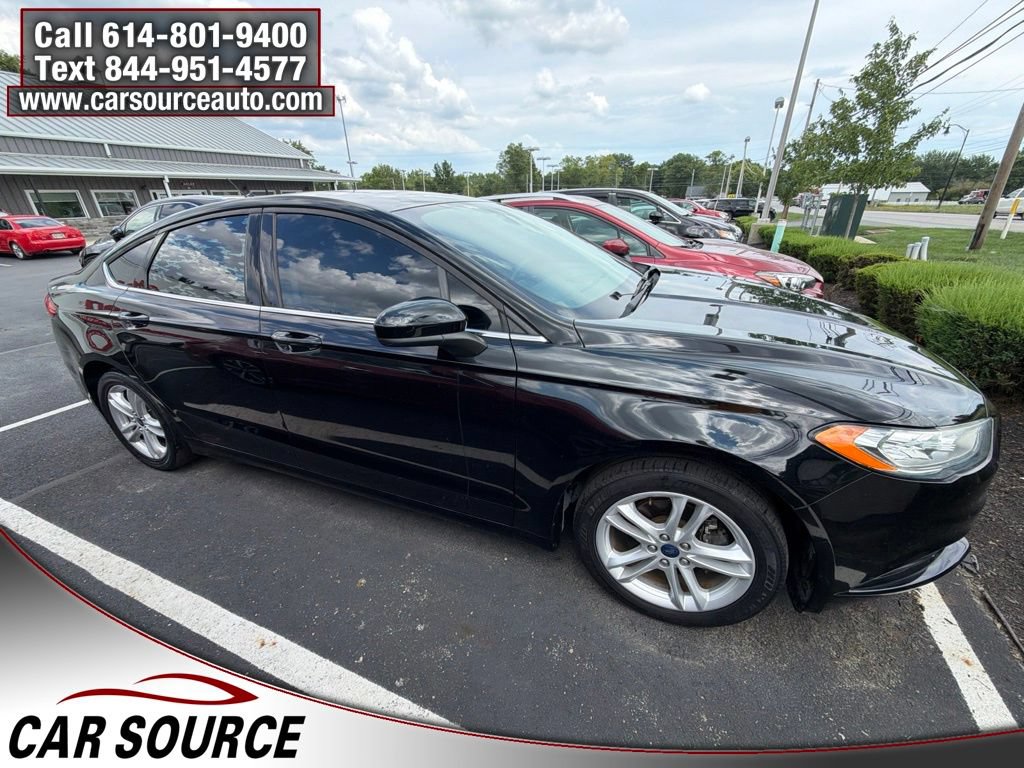 Used 2018 Ford Fusion SE w/ Fusion SE Technology Package FWD image 3