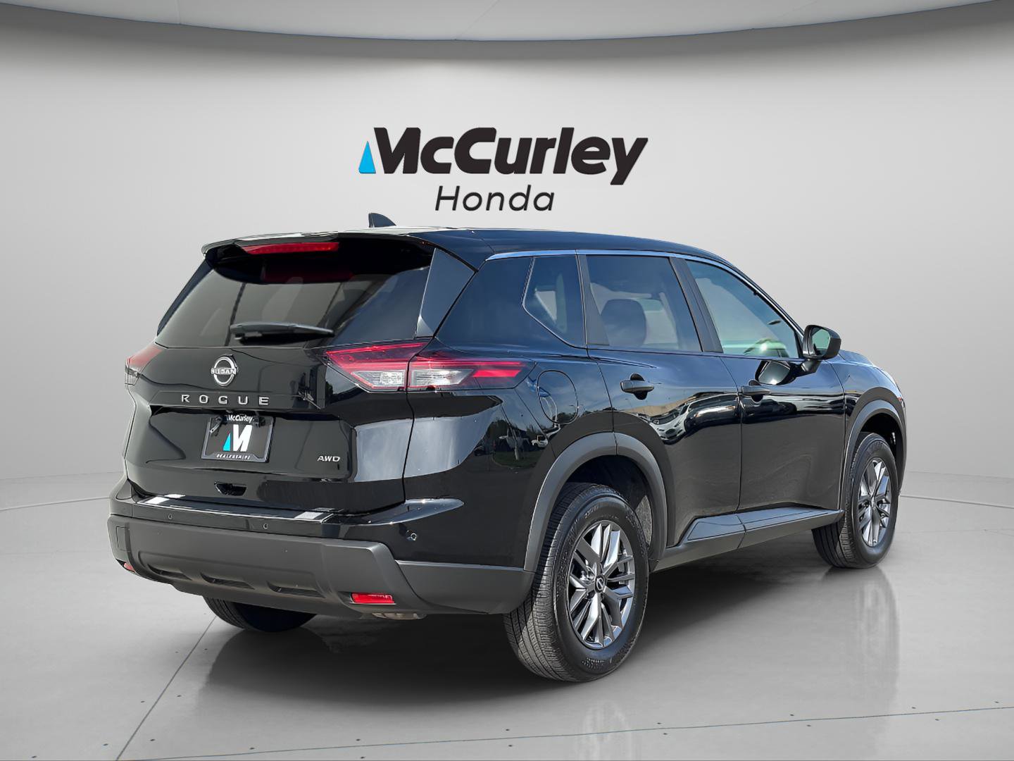 Used 2024 Nissan Rogue S AWD/4WD image 3