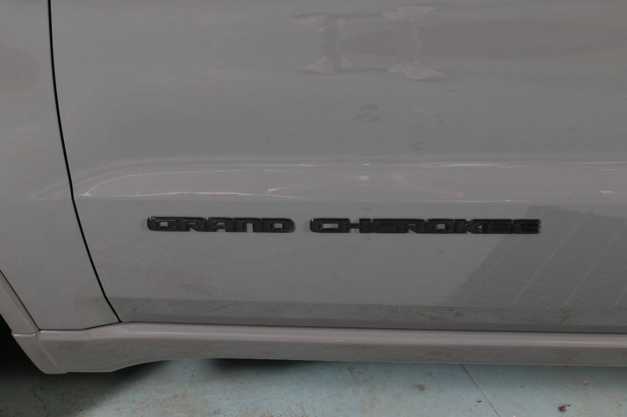 Used 2020 Jeep Grand Cherokee Altitude RWD image 23