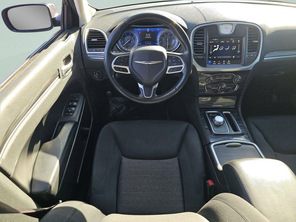 Used 2020 Chrysler 300 Touring w/ Sport Appearance Package image 4