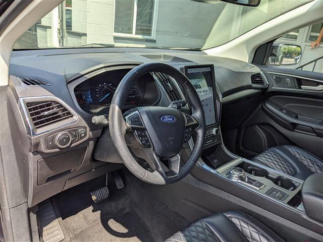 Used 2024 Ford Edge Titanium image 10