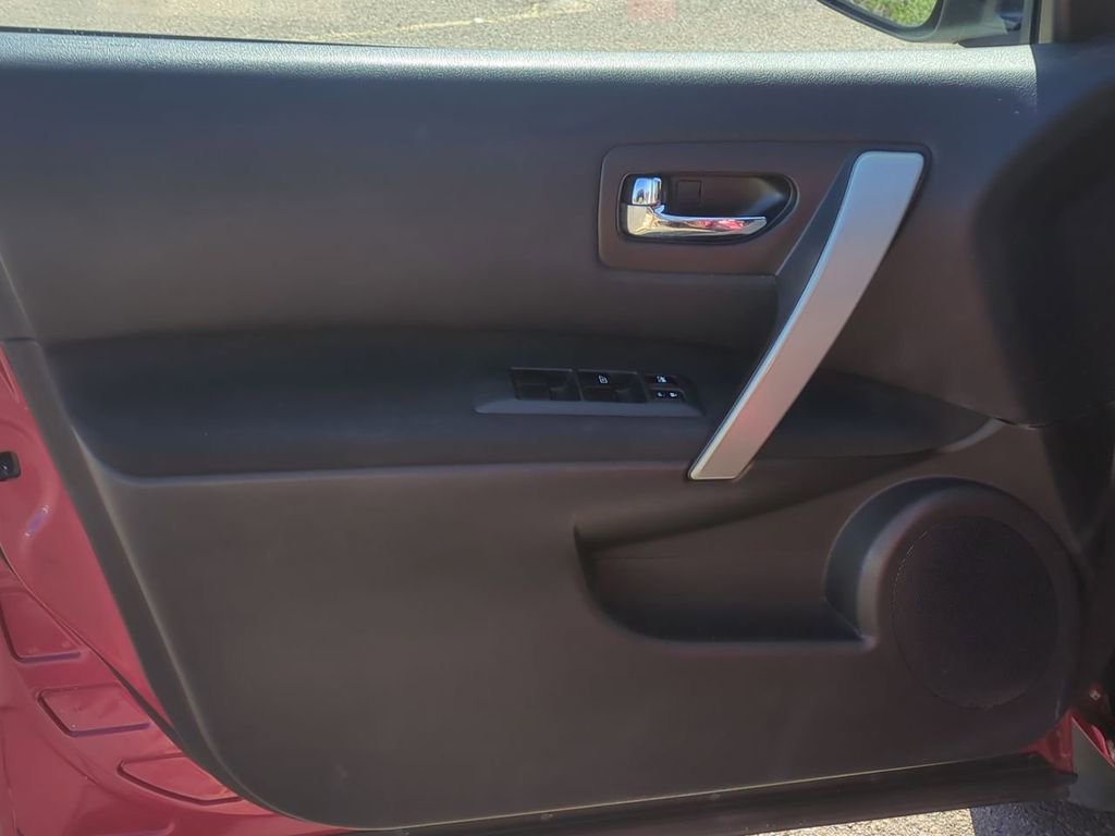 Used 2010 Nissan Rogue SL w/ Moonroof Pkg image 11