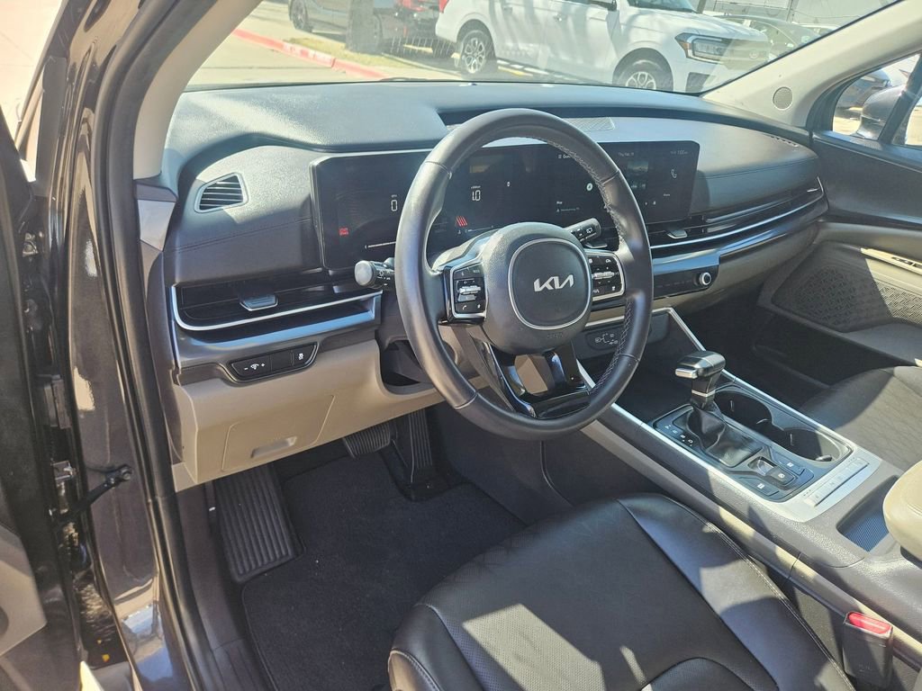 Used 2025 Kia Carnival image 14
