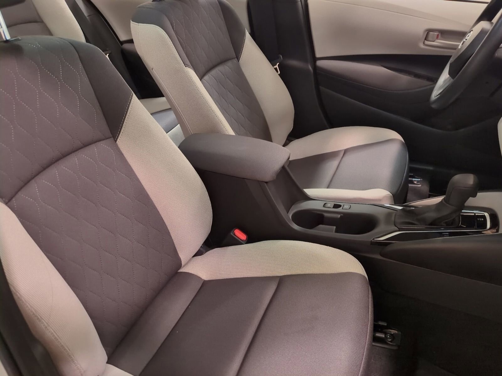 Used 2025 Toyota Corolla LE image 11