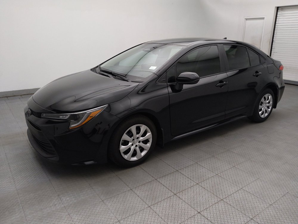 Used 2025 Toyota Corolla LE FWD image 2