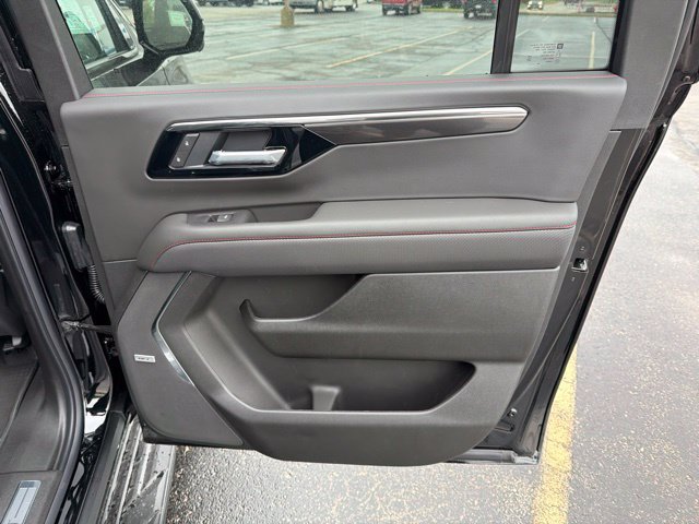 New 2026 Chevrolet Suburban RST w/ RST Capability Package AWD/4WD image 28