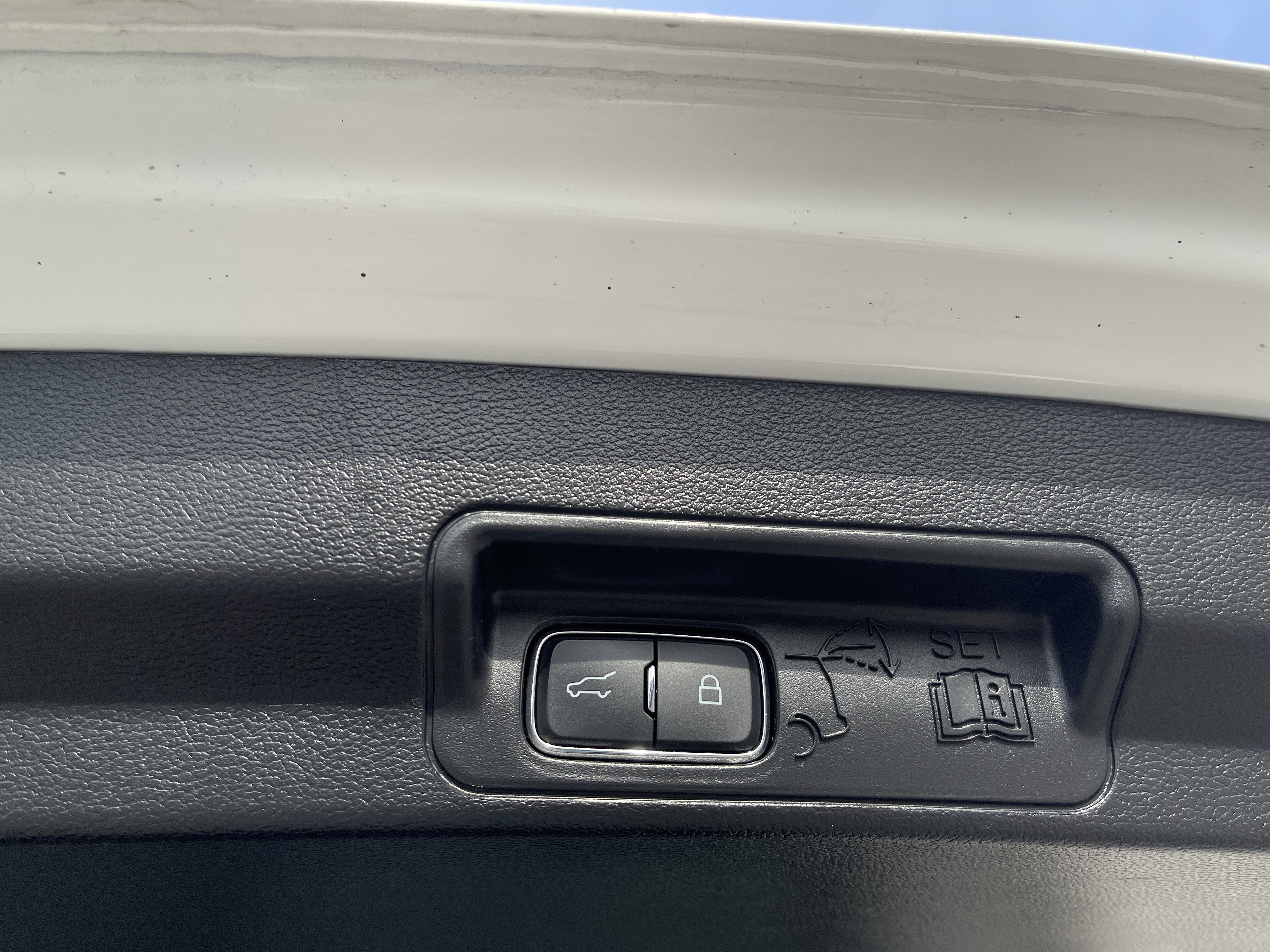 Used 2025 Ford Explorer ST image 16