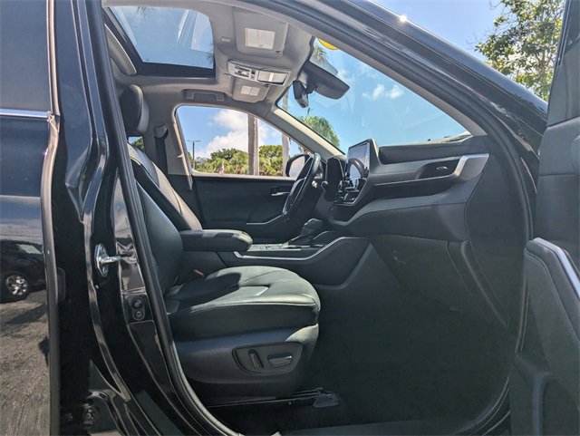 Used 2023 Toyota Highlander XLE image 23