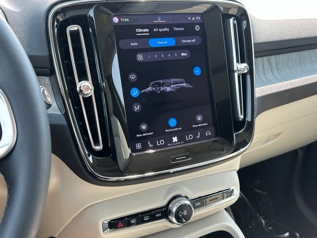 Certified 2025 Volvo XC40 B5 Plus AWD/4WD image 20