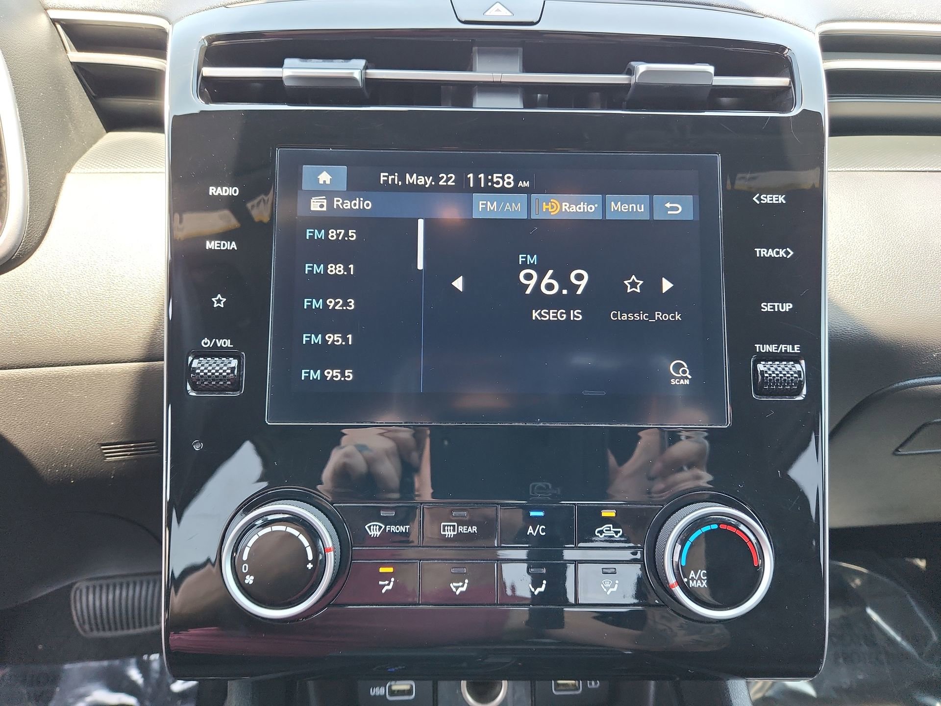 Used 2023 Hyundai Santa Cruz SE AWD/4WD image 12
