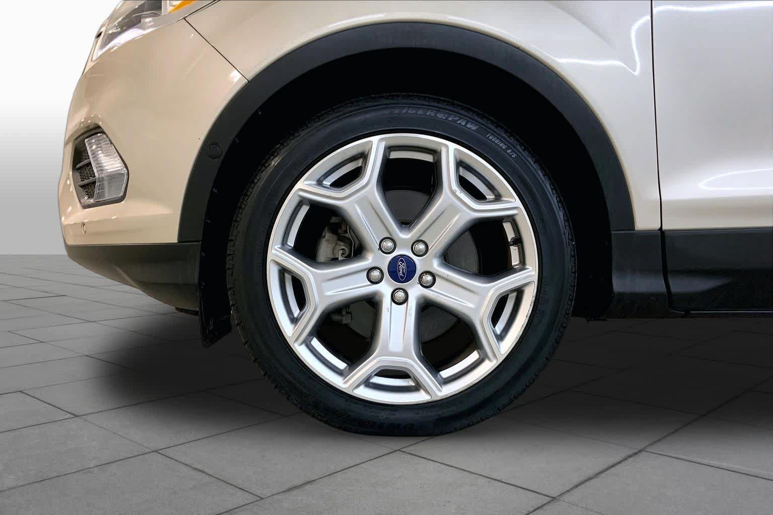 Used 2018 Ford Escape Titanium w/ Ford Safe & Smart Package AWD/4WD image 10