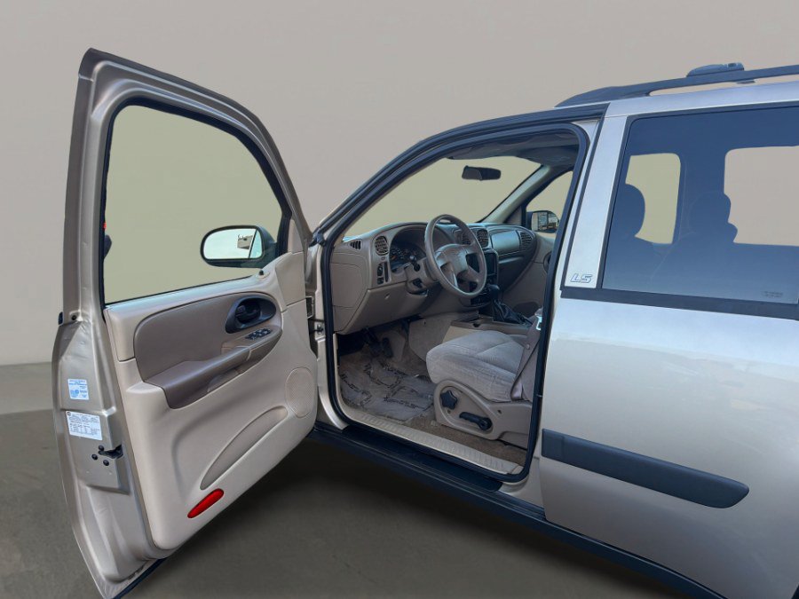 Used 2004 Chevrolet TrailBlazer LS w/ LS Preferred Equipment Group RWD image 9