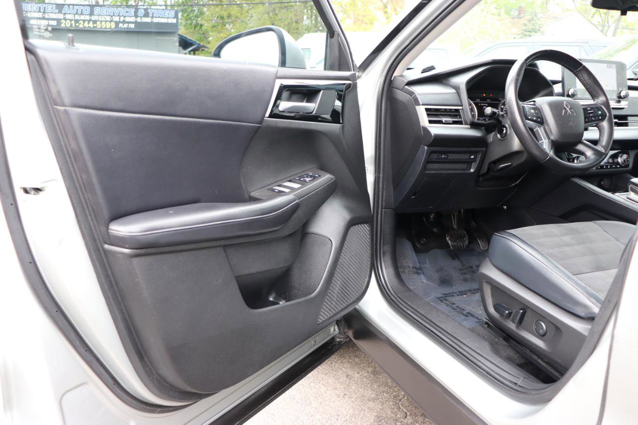 Used 2024 Mitsubishi Outlander AWD image 10