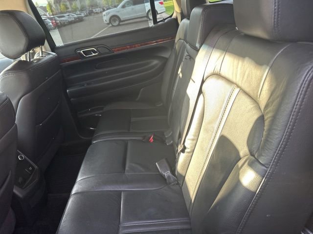 Used 2018 Lincoln MKT AWD image 7