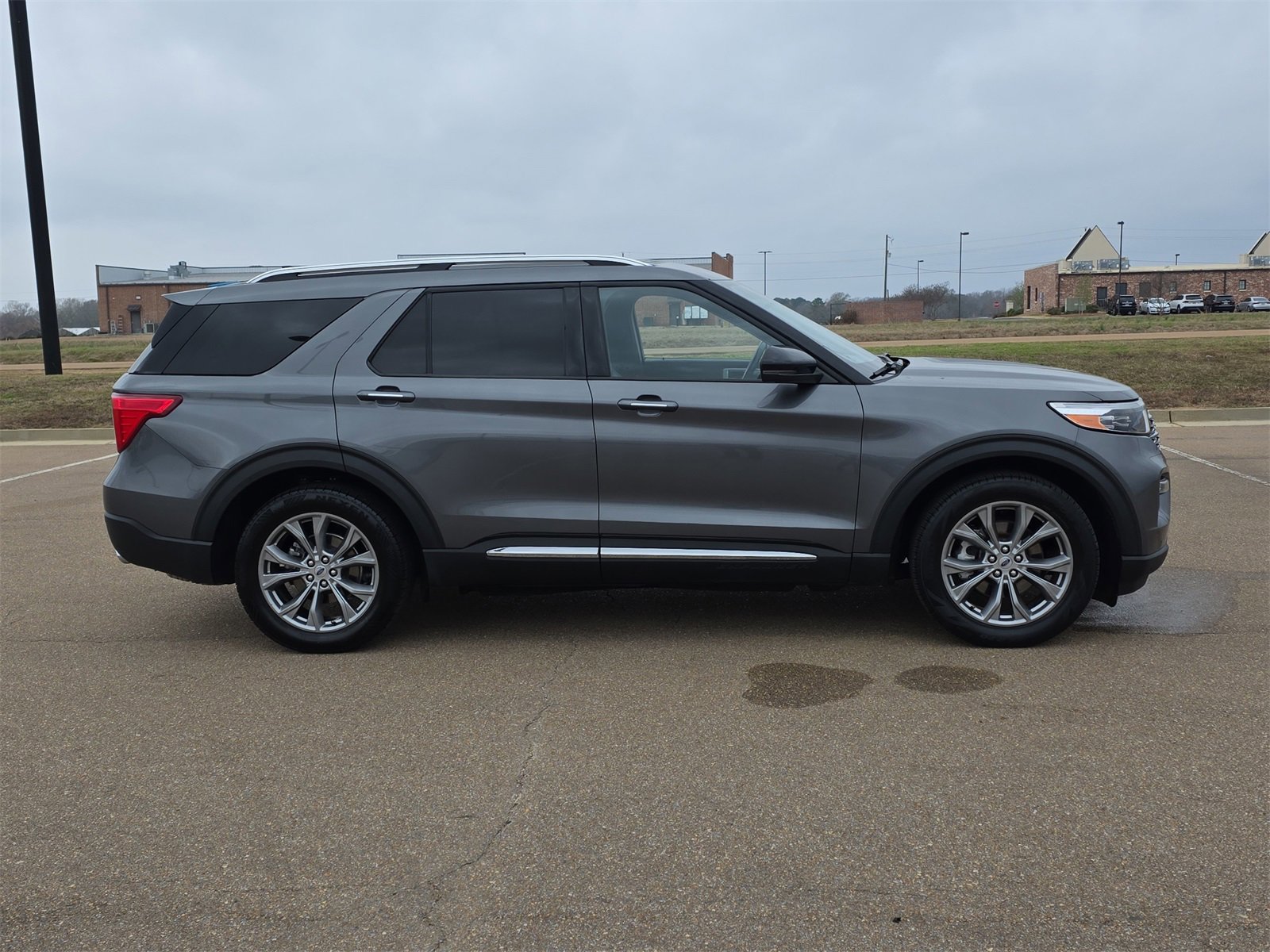 Used 2023 Ford Explorer Limited w/ Equipment Group 301A image 9
