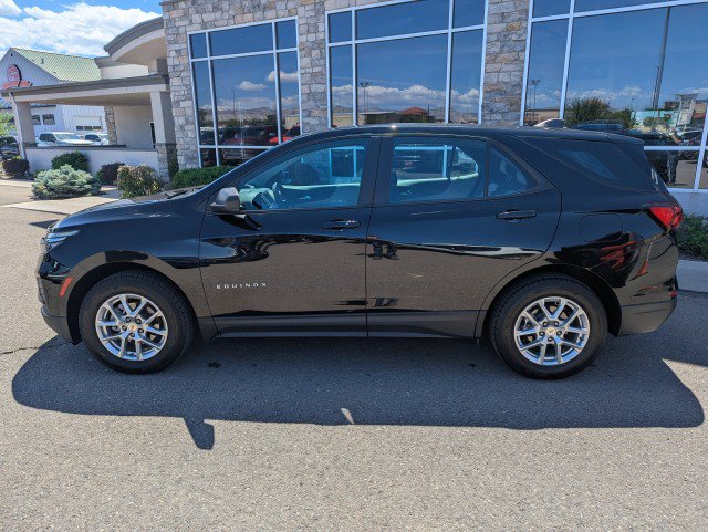 Used 2022 Chevrolet Equinox LS AWD/4WD image 2