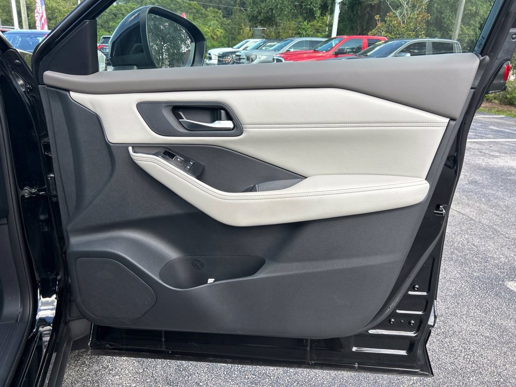 Certified 2025 Nissan Rogue SL FWD image 43