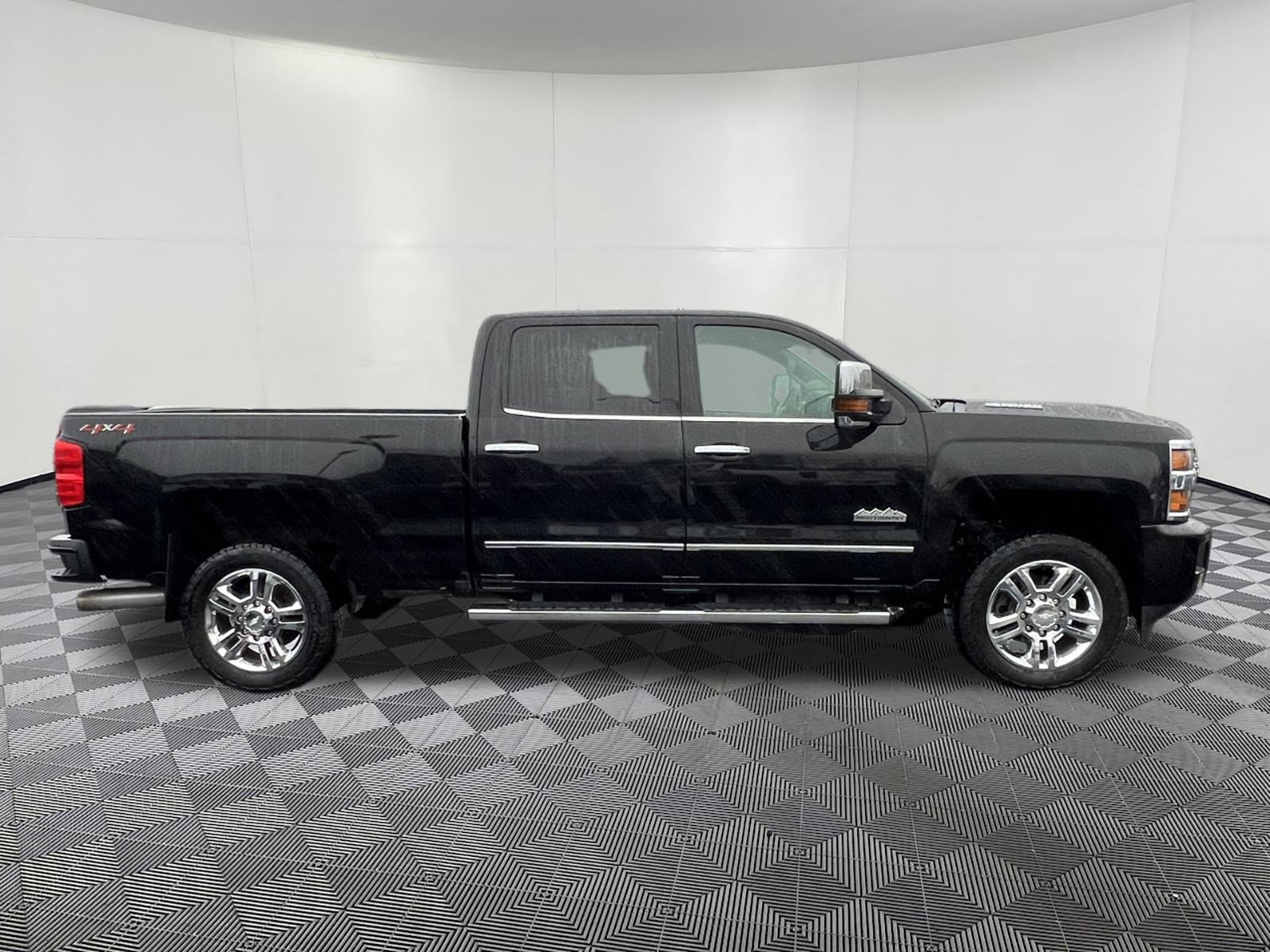 Used 2018 Chevrolet Silverado 2500 High Country w/ Duramax Plus Package image 7