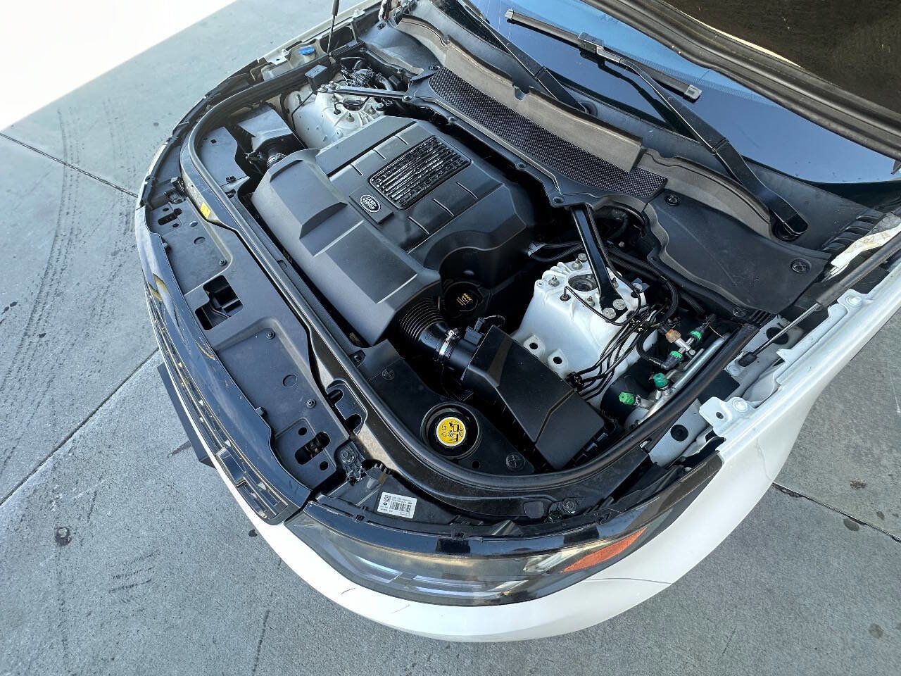 Used 2017 Land Rover Discovery HSE Luxury image 38