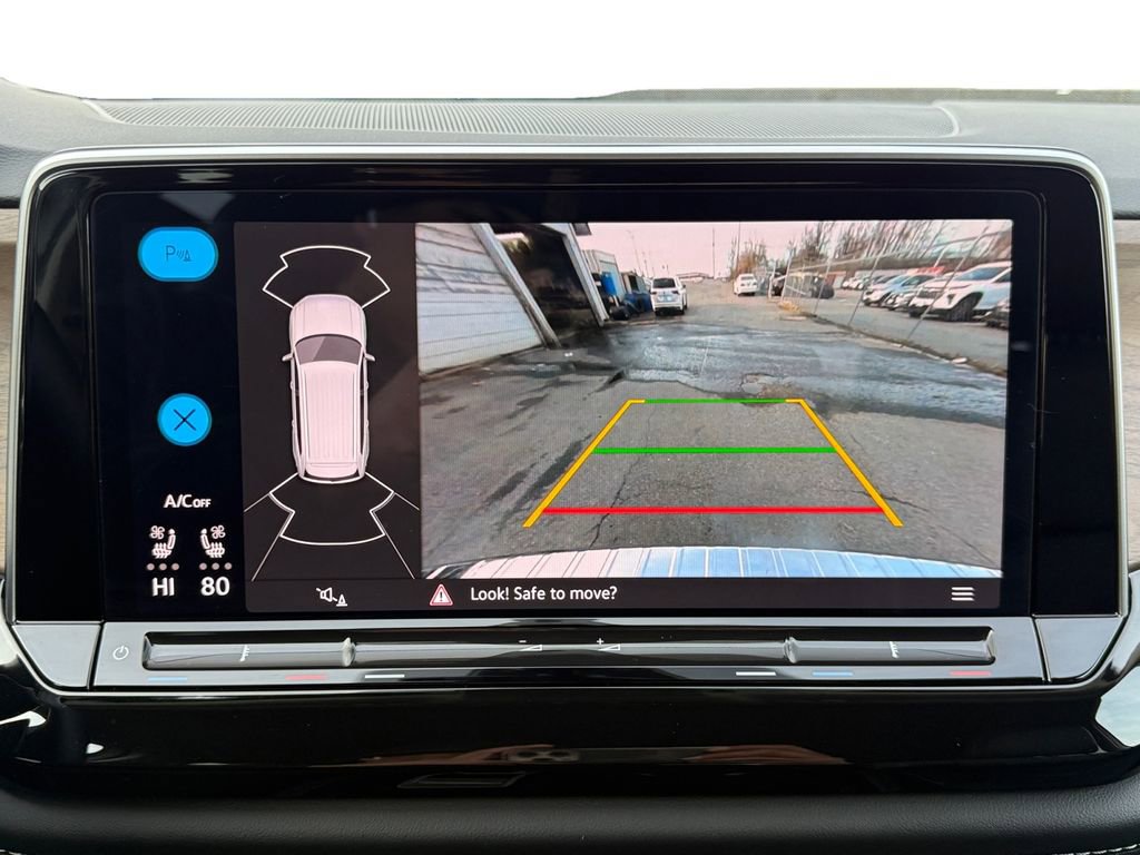 Used 2025 Volkswagen Atlas SE image 15