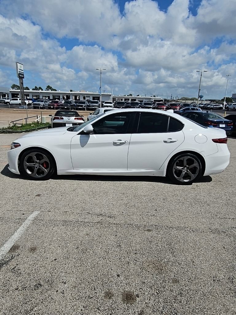 Used 2018 Alfa Romeo Giulia image 4