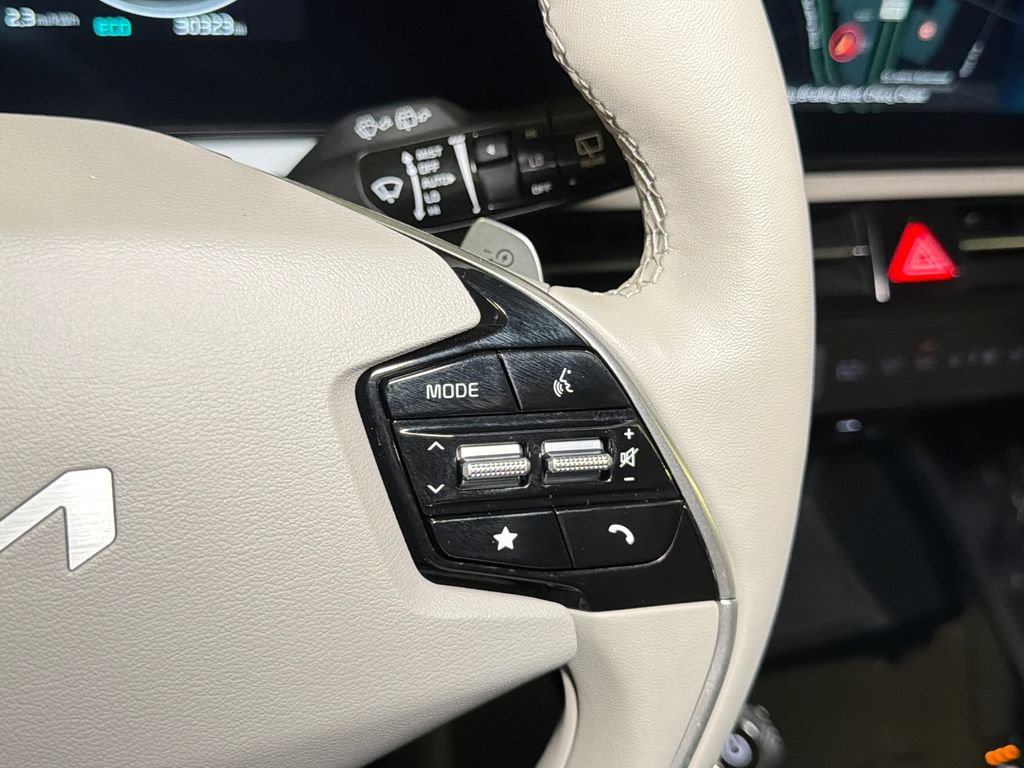 Certified 2023 Kia Niro Wave FWD image 30