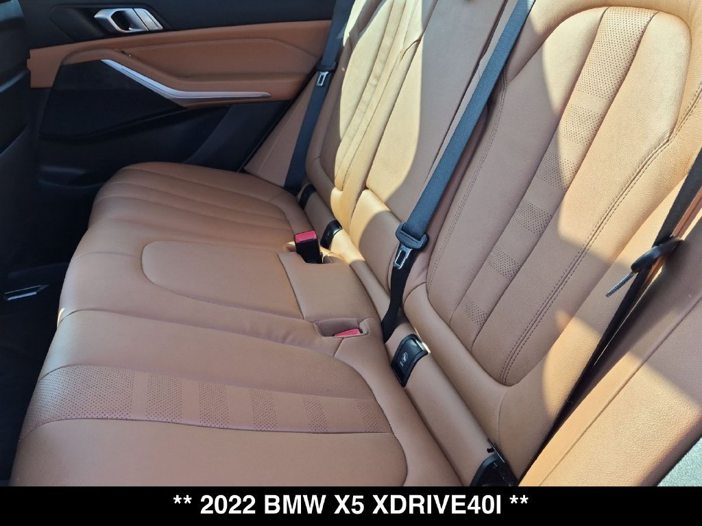 Used 2022 BMW X5 xDrive40i w/ Premium Package AWD/4WD image 3