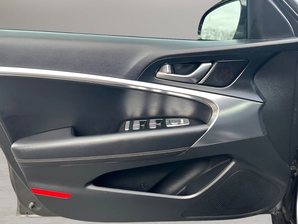 Used 2025 Genesis G70 2.5T image 23